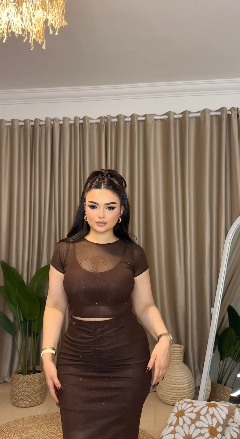 طقم بني سوارية