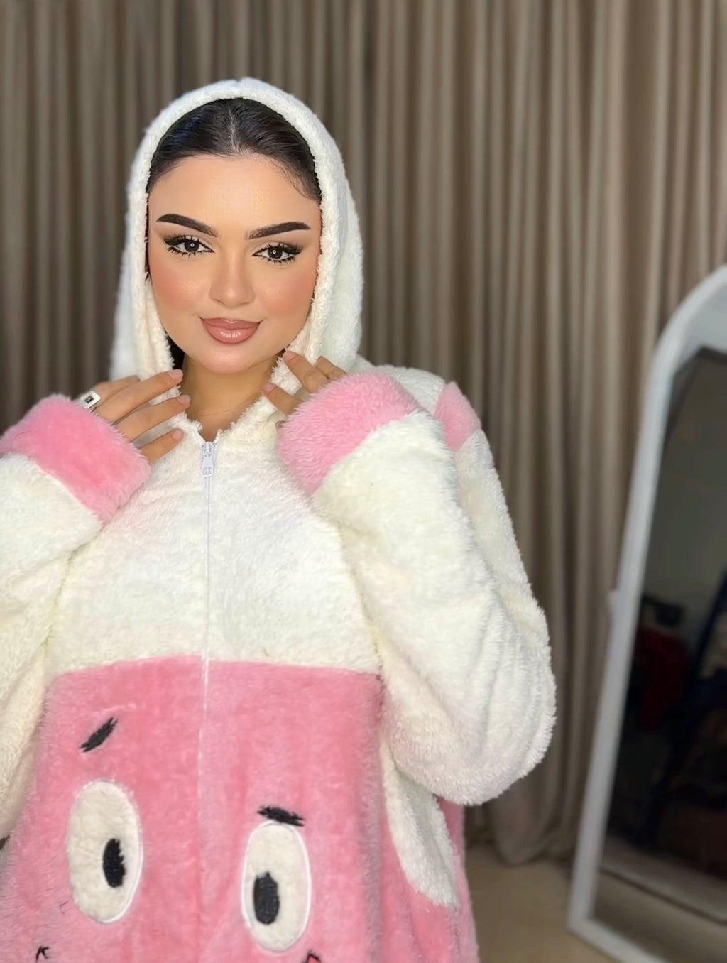 سلوبيت بينك عيون