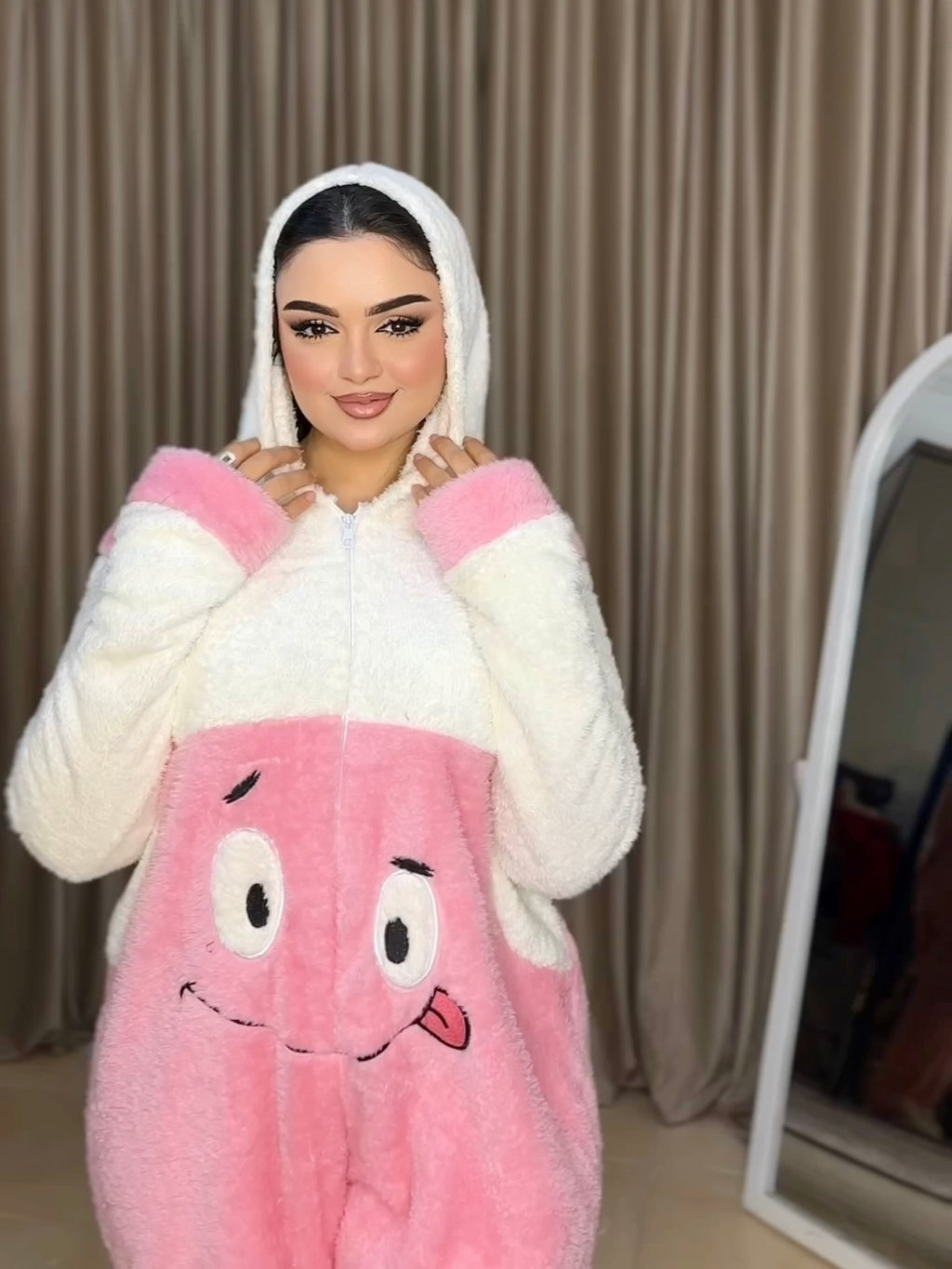 سلوبيت بينك عيون
