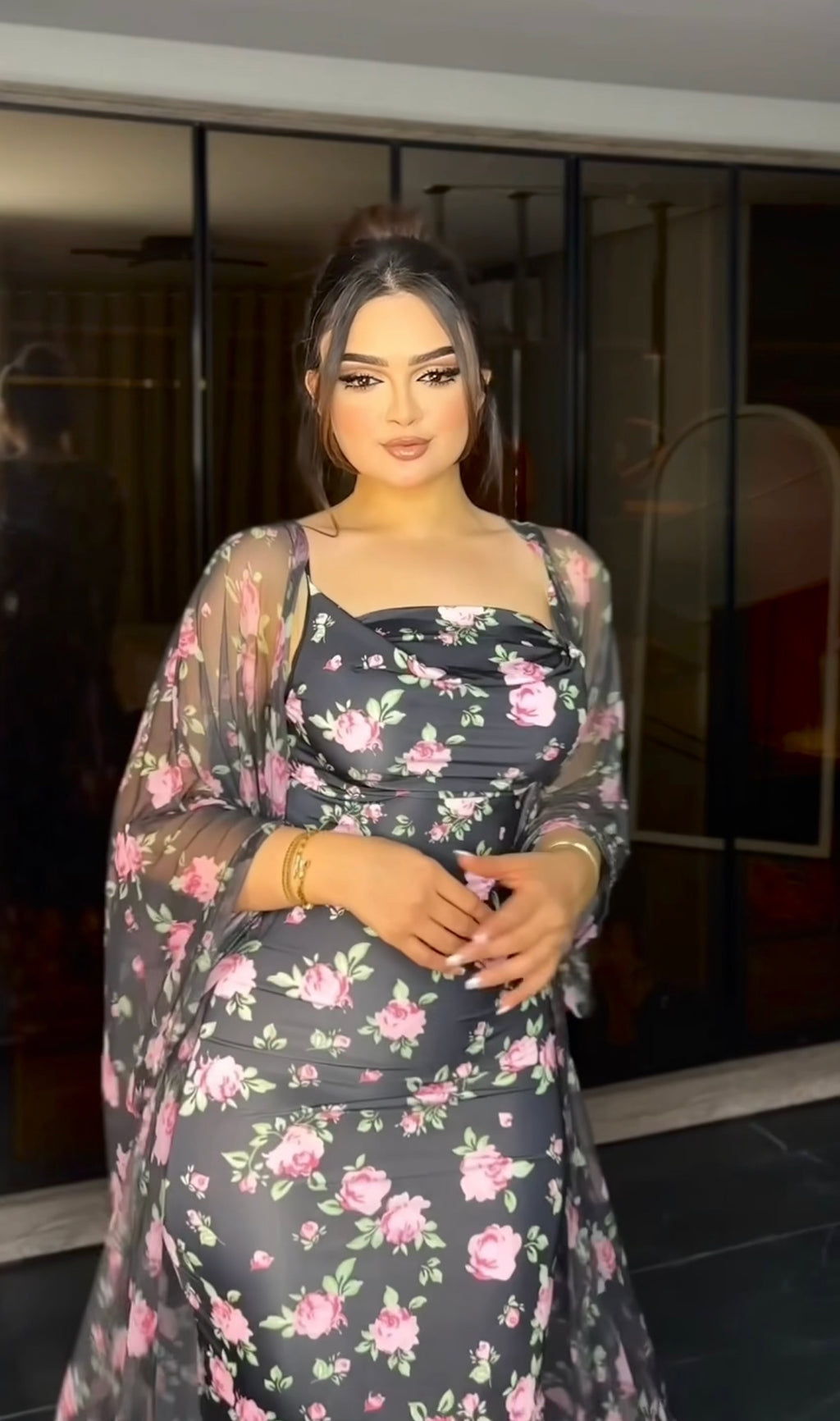 Cashmere rose printed with a rose printed robe