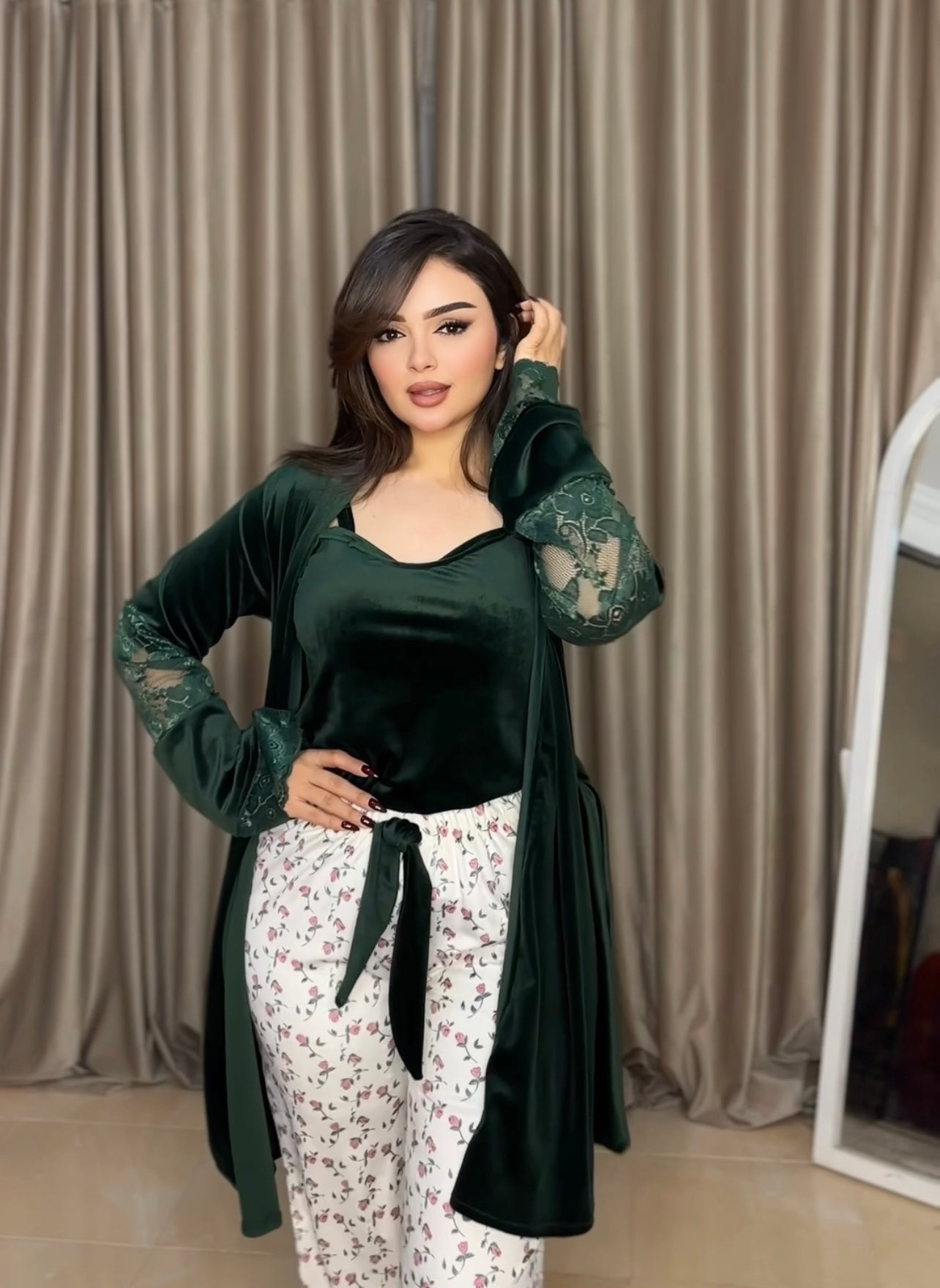 (الزيتي) يجامة قطيفة في دانتيل