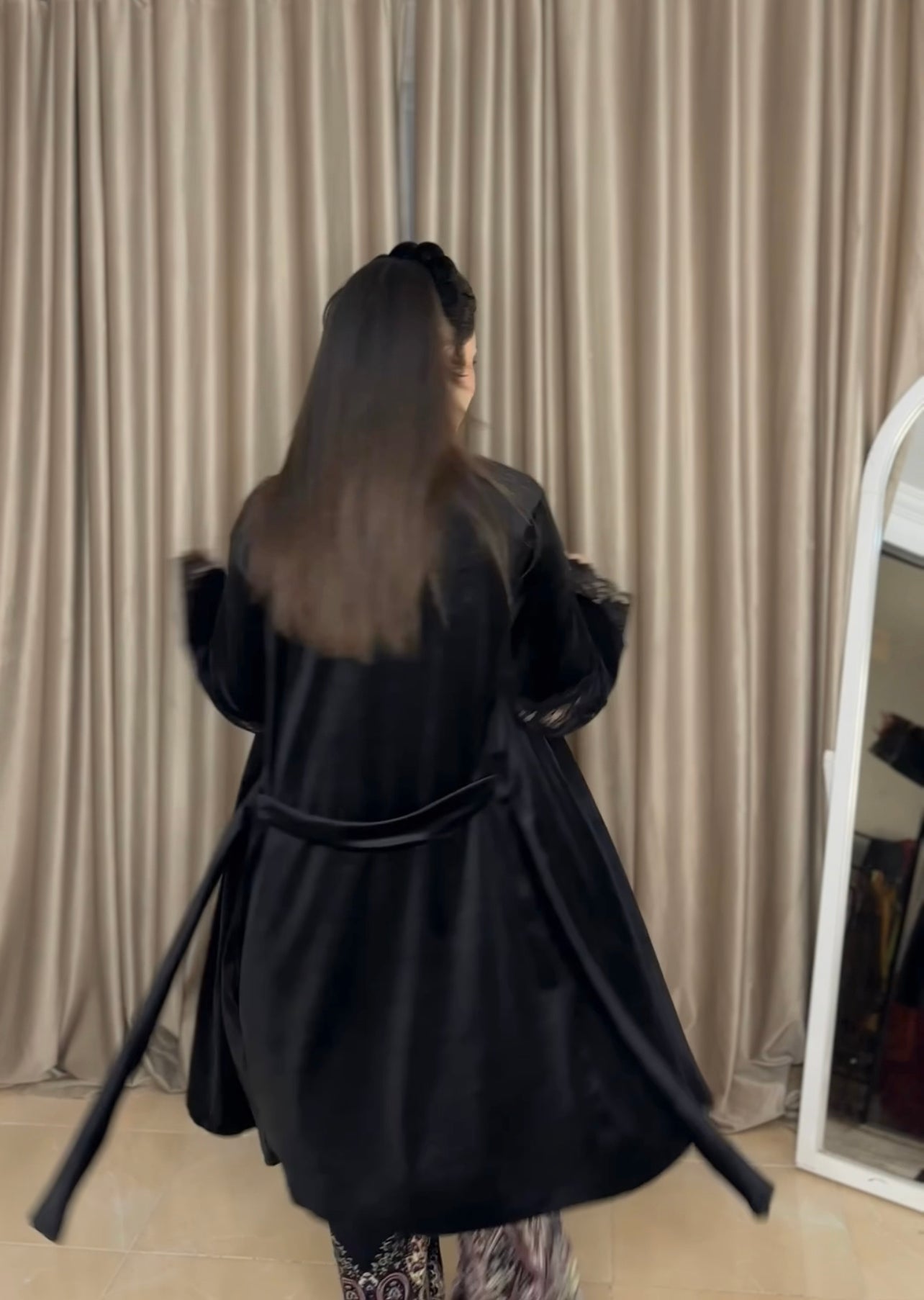 (اسود) يجامة قطيفة في دانتيل