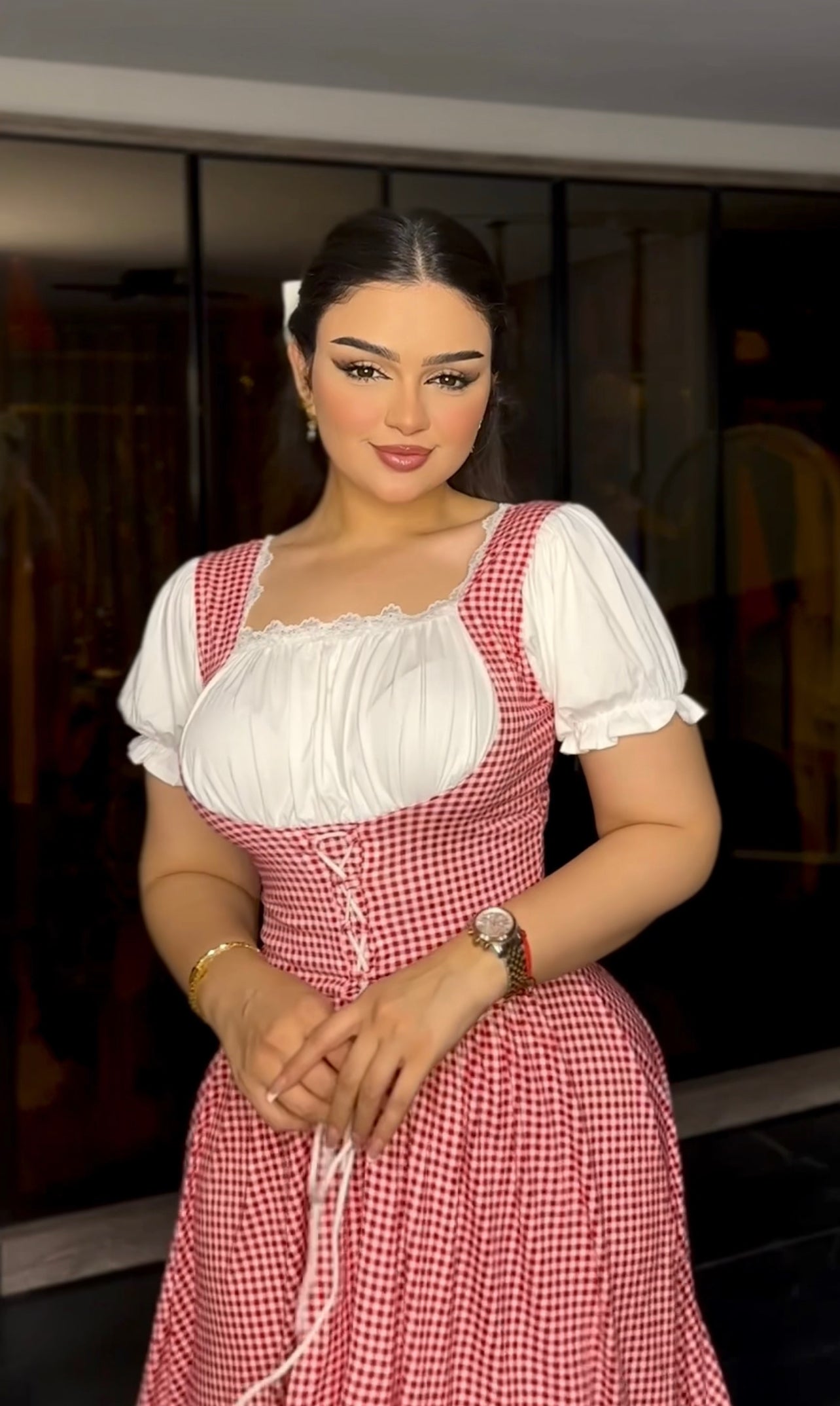 فستان احمر في ابيض  كرهوات