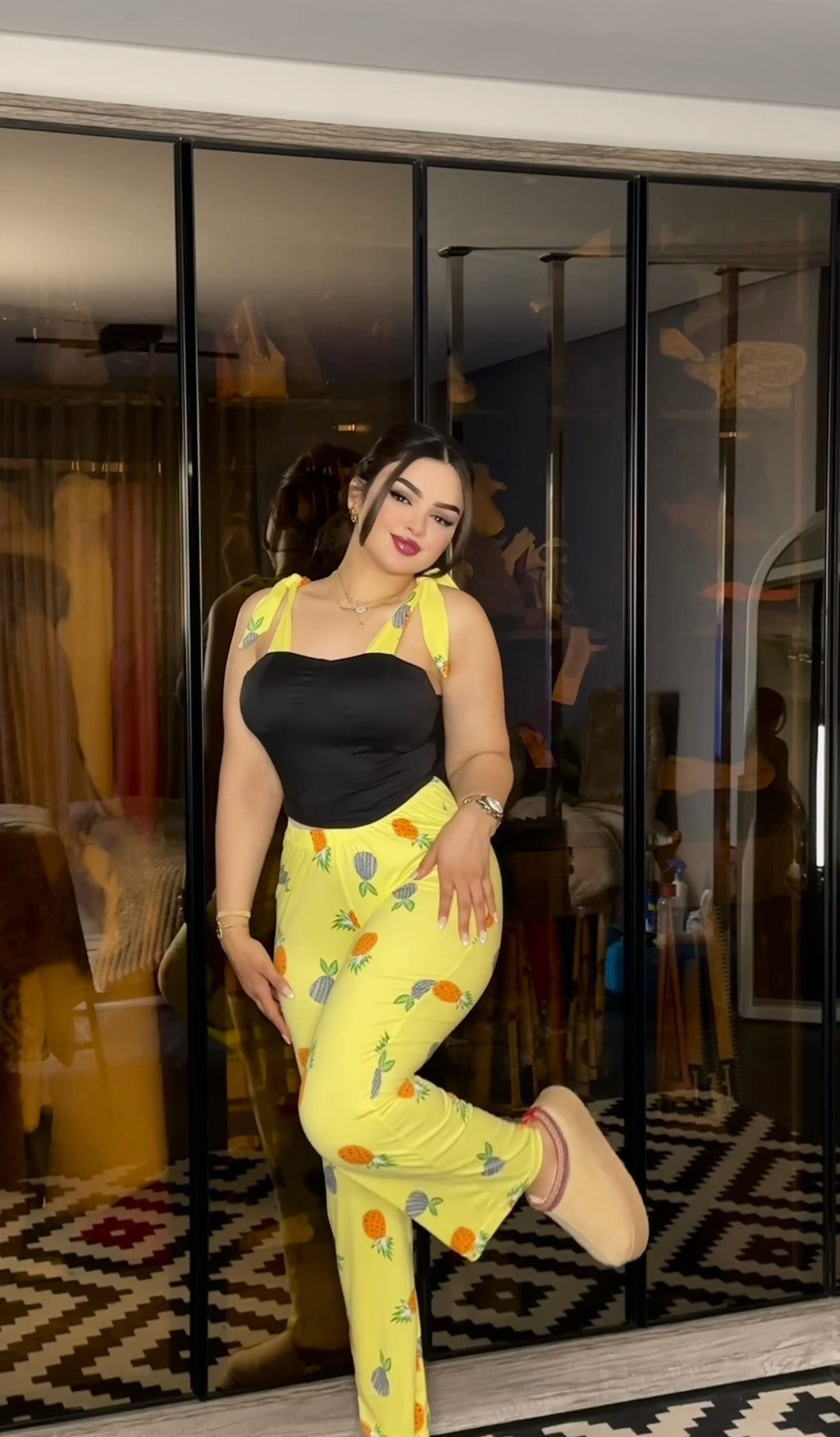 بيجامة اناناس اصفر