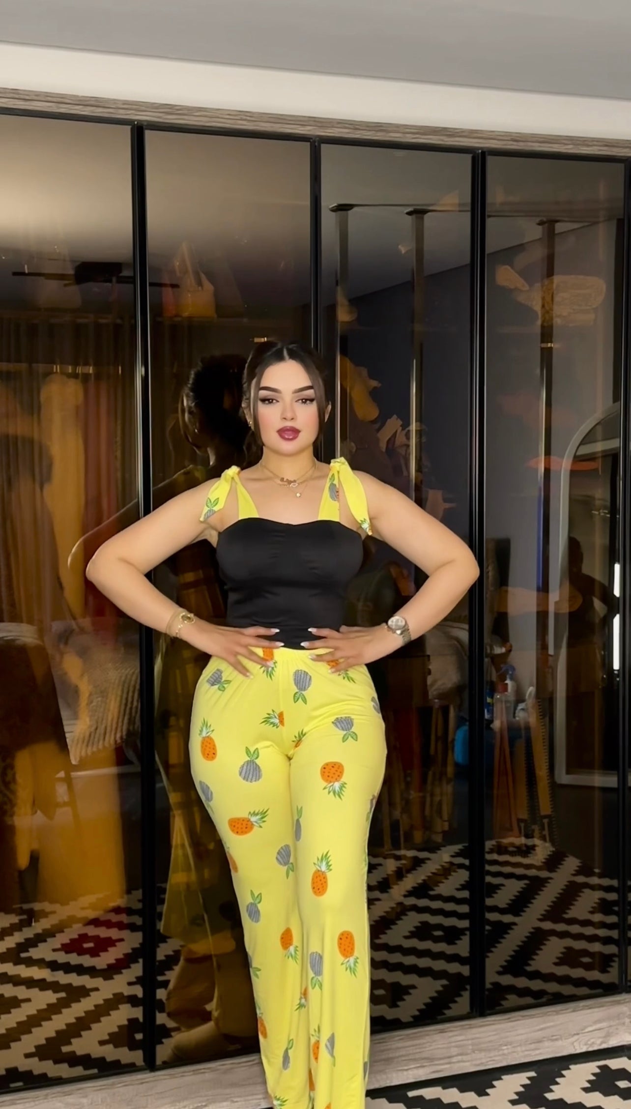 بيجامة اناناس اصفر