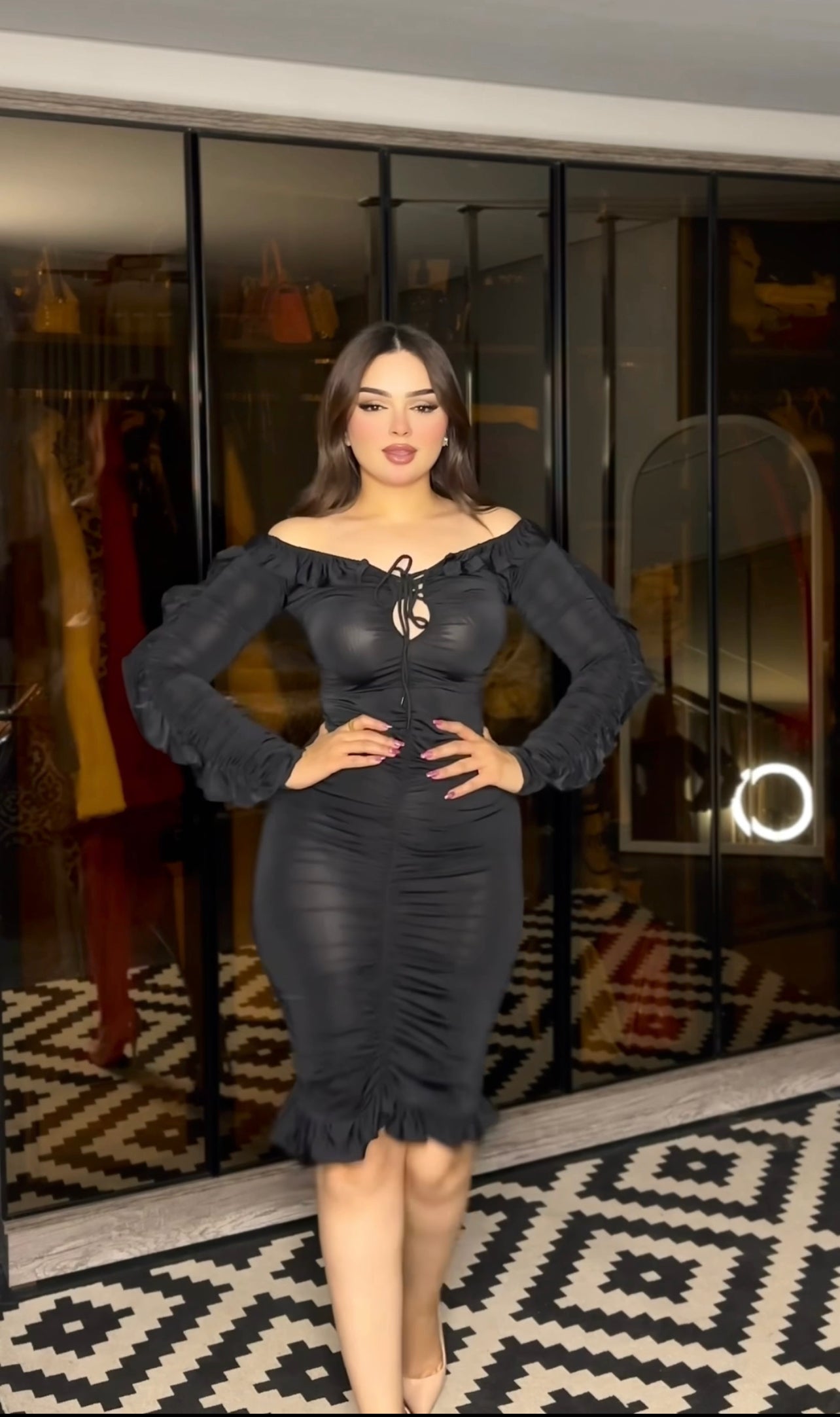 فستان زبدة دوبارة من الصدر