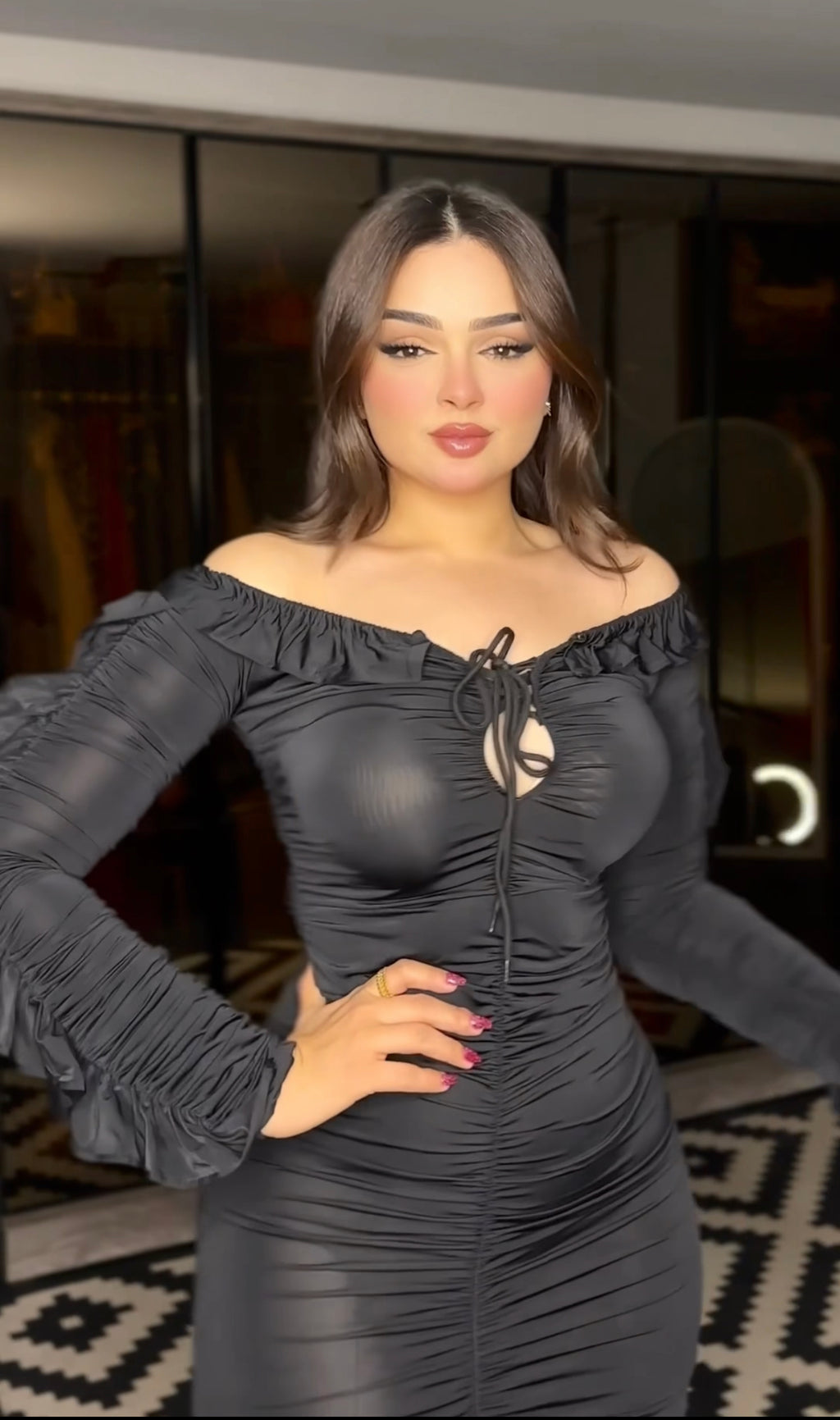 فستان زبدة دوبارة من الصدر