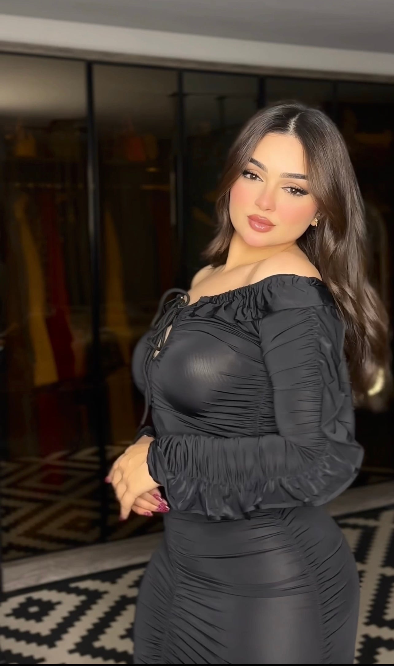 فستان زبدة دوبارة من الصدر