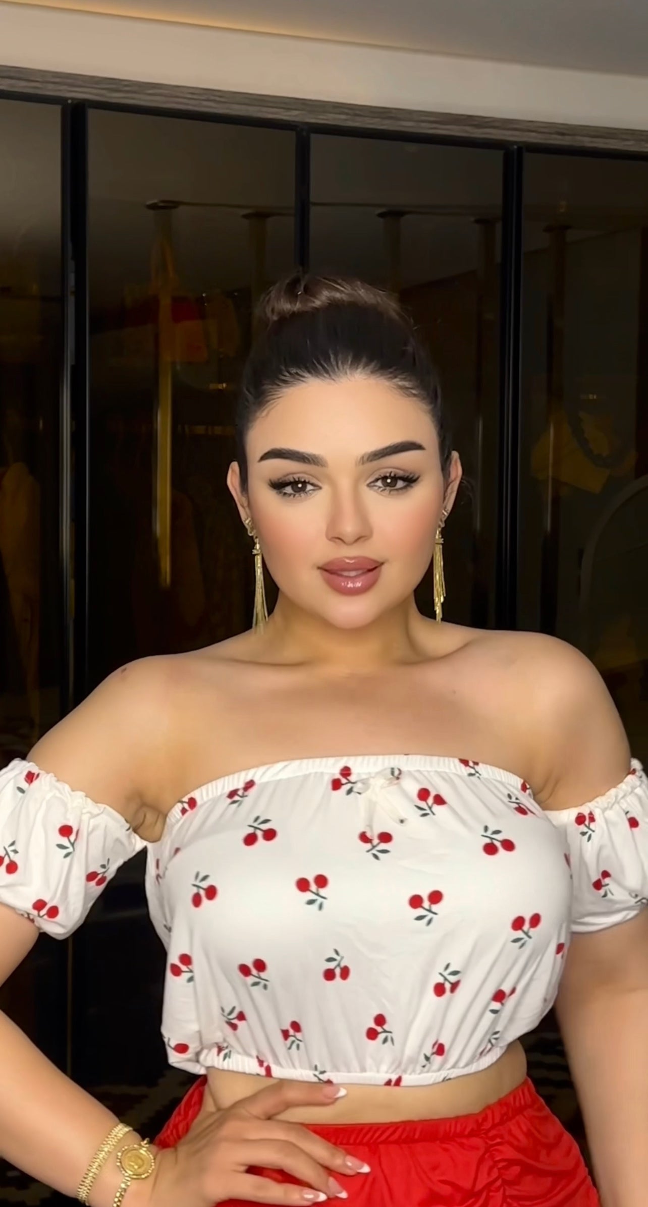 طقم جيبة كريزة ابيض