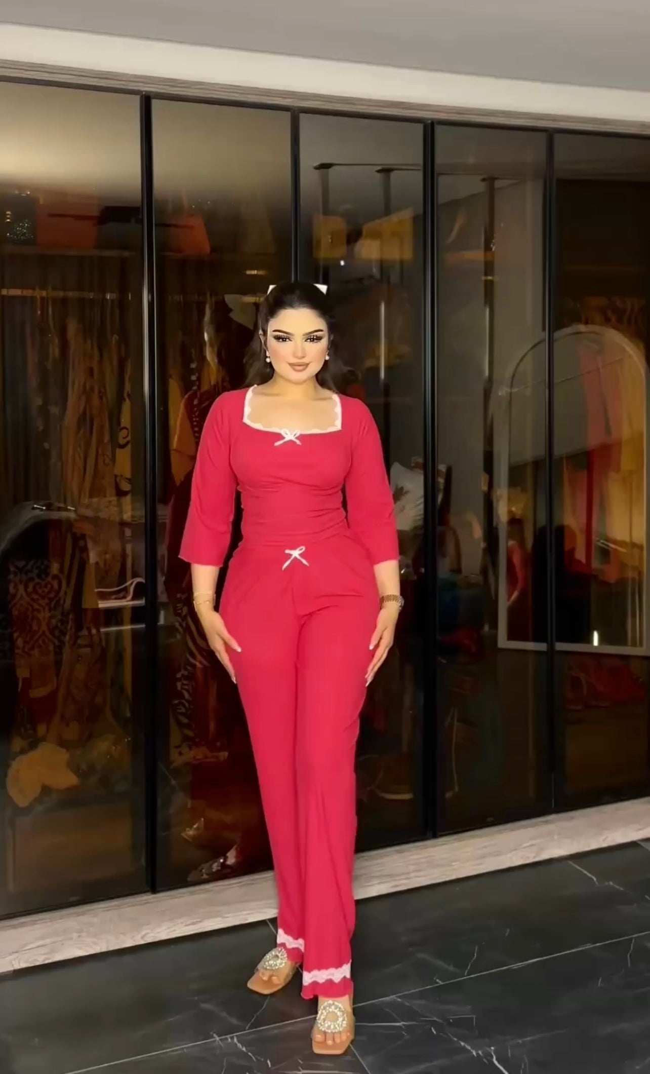 بيجامة الفوشيا دانتيل