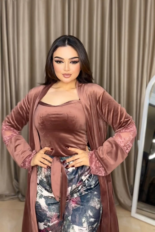 (كاشمير) يجامة قطيفة في دانتيل