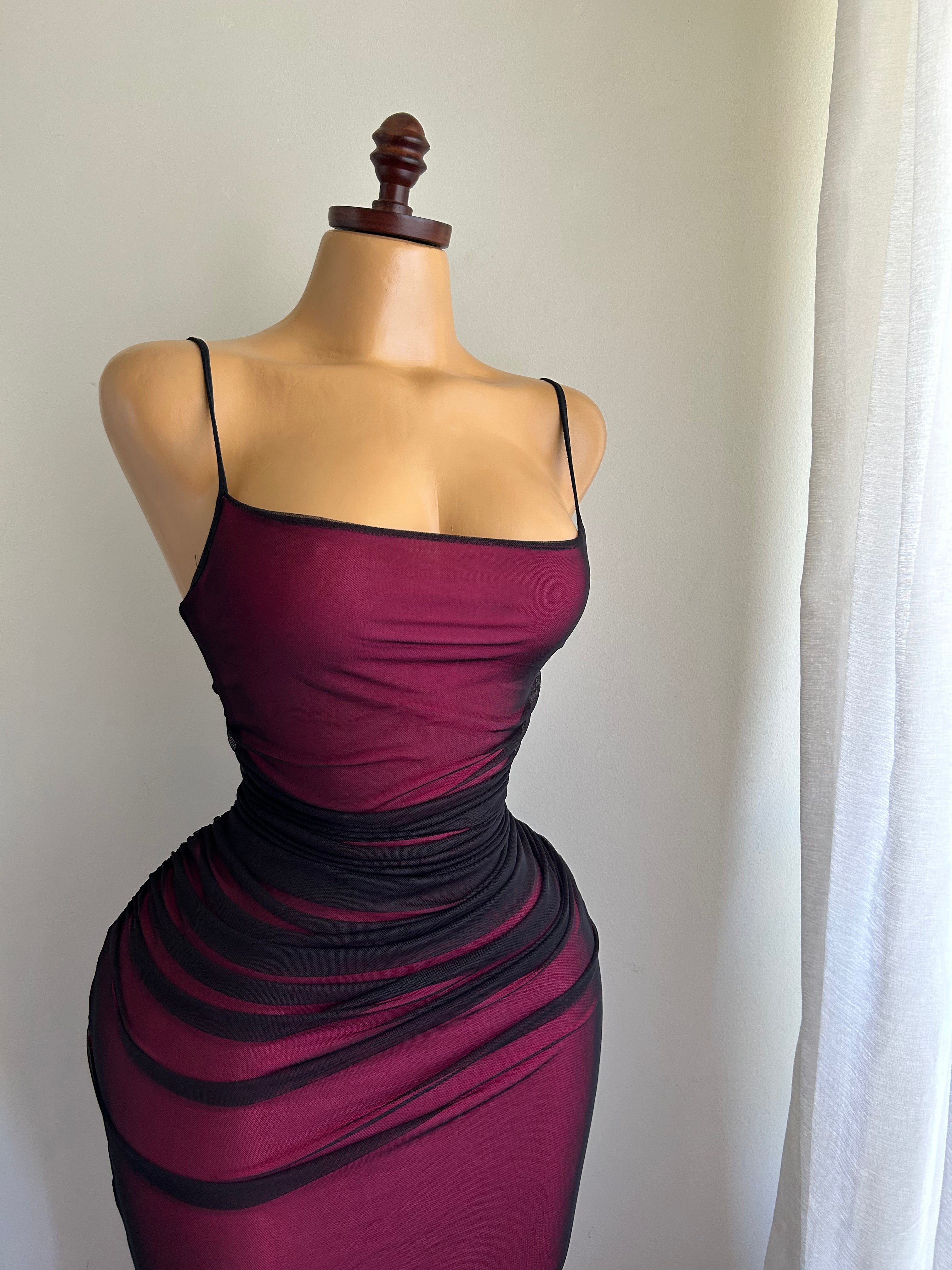 فستان عنابي